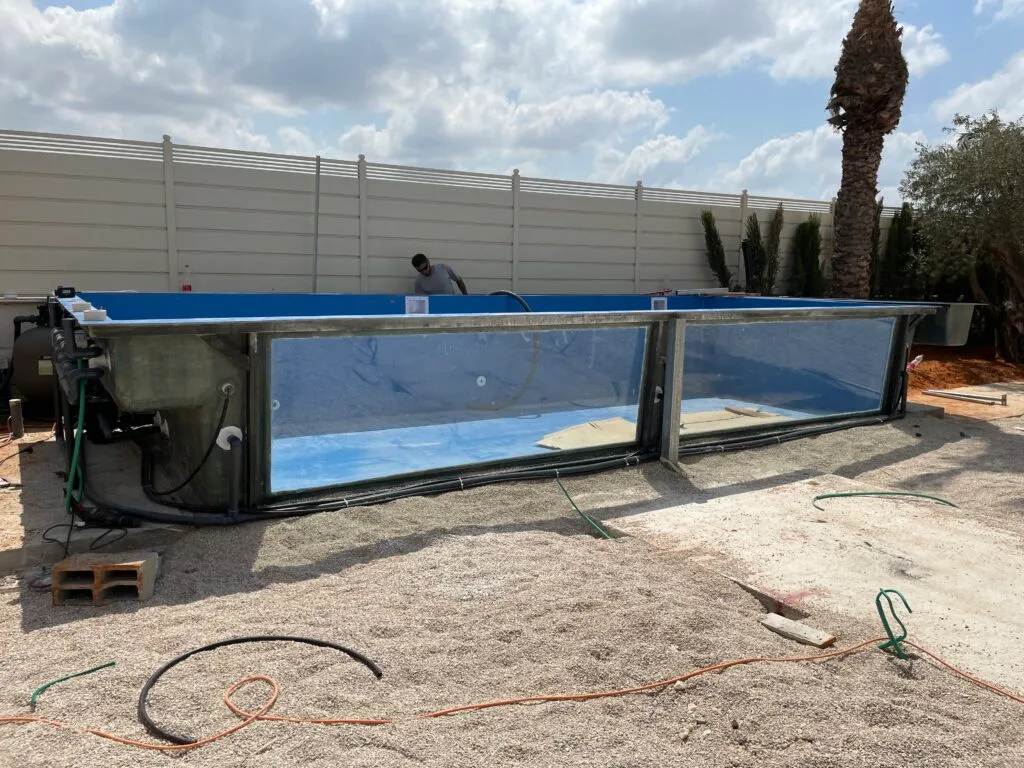 בריכת שחייה סקימרים פיברגלס זכוכית איכותית – פרויקט מבית א.ד בריכות שחיה