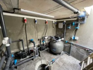 חשמל לחדר מכונות בבריכת שחייה פרטית גלישה איכותית מבטון – פרויקט מבית א.ד בריכות שחיה