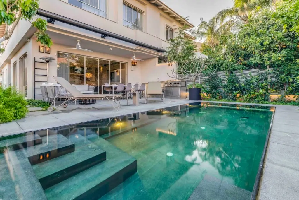 בריכת שחייה גלישה איכותית מבטון – פרויקט מבית א.ד בריכות שחיה