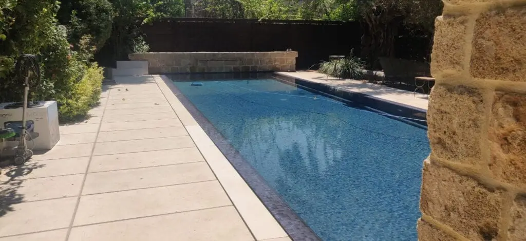 בריכת שחייה סקימרים איכותית פיברגלס – פרויקט מבית א.ד בריכות שחיה
